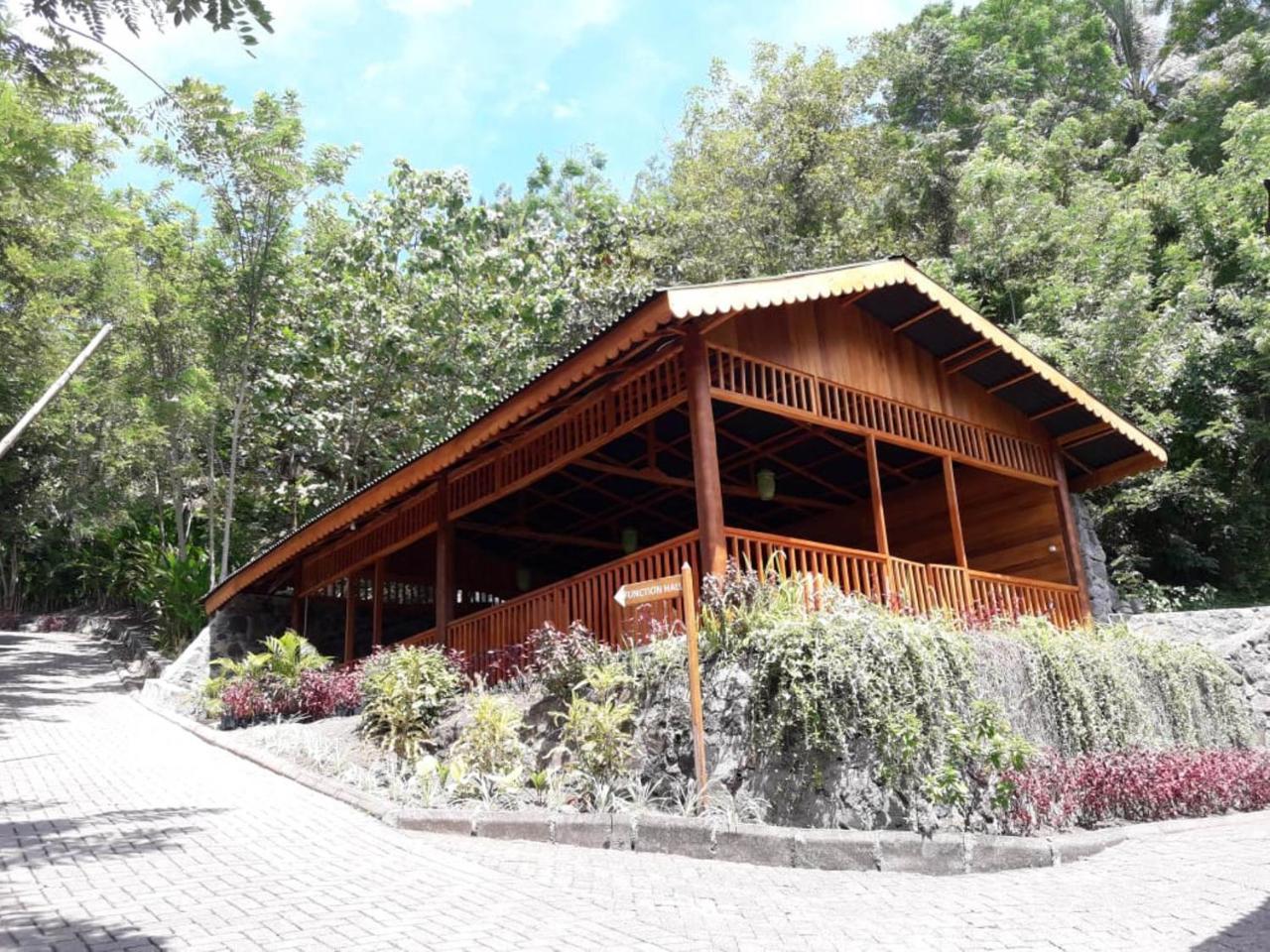 Botanica Nature Resort Bitung Exterior photo